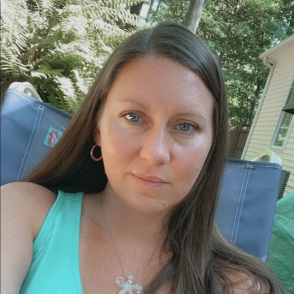 Tawni ✨Posh Ambassador✨ - Picture 2 of 3